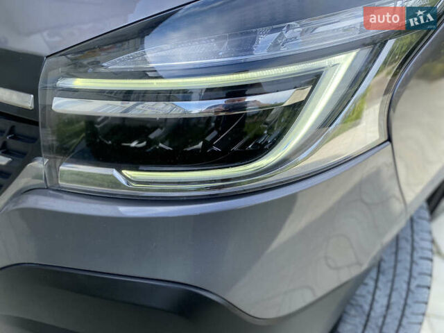 Серый Рено Трафик, объемом двигателя 2 л и пробегом 245 тыс. км за 17500 $, фото 3 на Automoto.ua