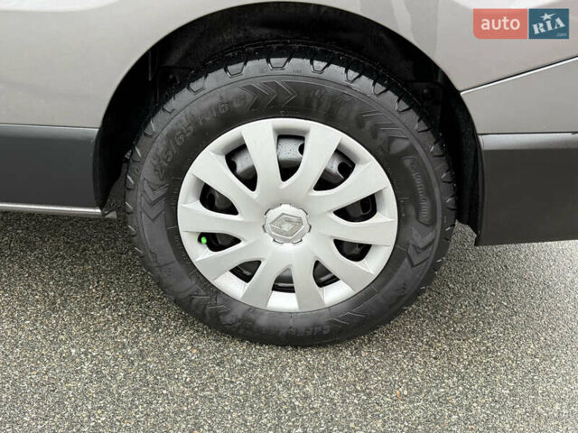 Серый Рено Трафик, объемом двигателя 2 л и пробегом 275 тыс. км за 24800 $, фото 19 на Automoto.ua