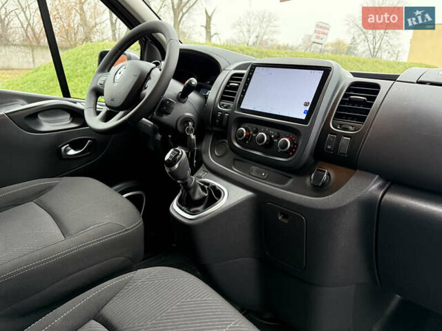 Серый Рено Трафик, объемом двигателя 2 л и пробегом 275 тыс. км за 24800 $, фото 35 на Automoto.ua