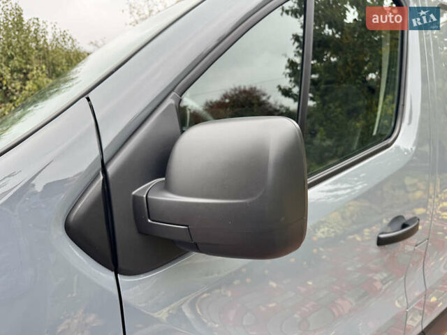 Серый Рено Трафик, объемом двигателя 2 л и пробегом 209 тыс. км за 21800 $, фото 40 на Automoto.ua