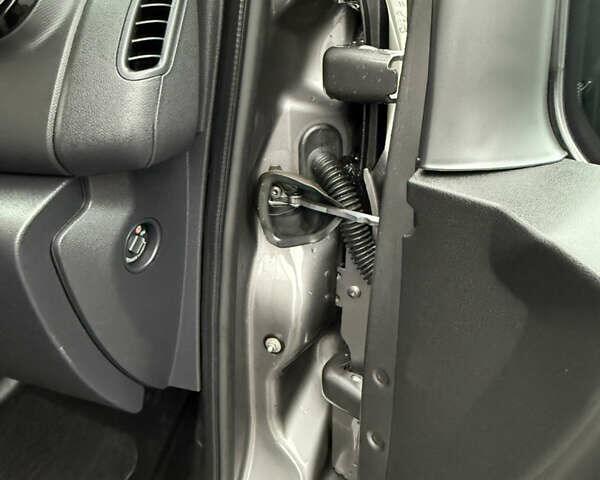 Серый Рено Трафик, объемом двигателя 2 л и пробегом 275 тыс. км за 24800 $, фото 33 на Automoto.ua