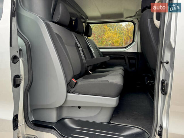 Серый Рено Трафик, объемом двигателя 2 л и пробегом 202 тыс. км за 23999 $, фото 12 на Automoto.ua