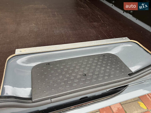 Серый Рено Трафик, объемом двигателя 2 л и пробегом 209 тыс. км за 21800 $, фото 18 на Automoto.ua