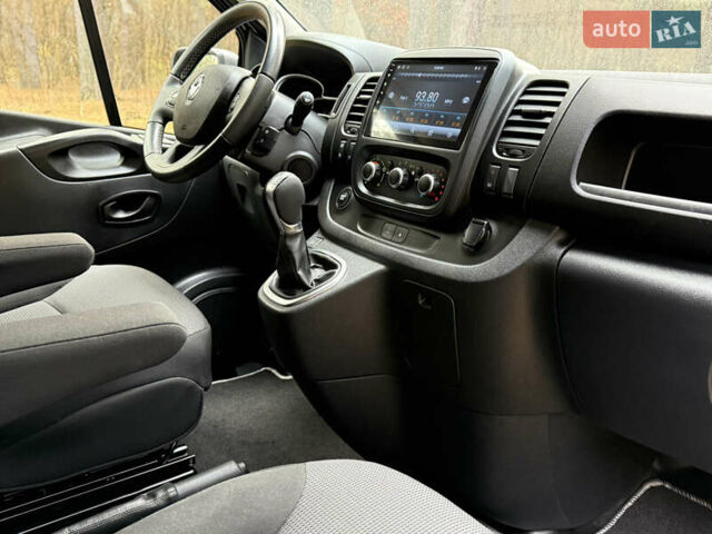 Серый Рено Трафик, объемом двигателя 2 л и пробегом 52 тыс. км за 28800 $, фото 37 на Automoto.ua