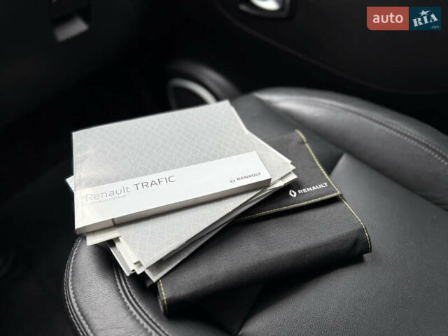 Сірий Рено Трафік, об'ємом двигуна 2 л та пробігом 135 тис. км за 34800 $, фото 121 на Automoto.ua