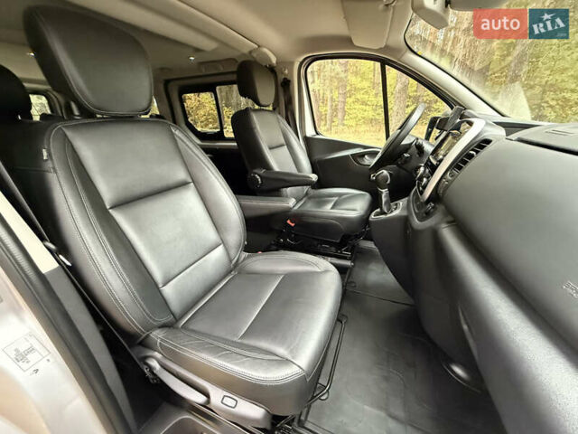 Сірий Рено Трафік, об'ємом двигуна 2 л та пробігом 135 тис. км за 34800 $, фото 77 на Automoto.ua