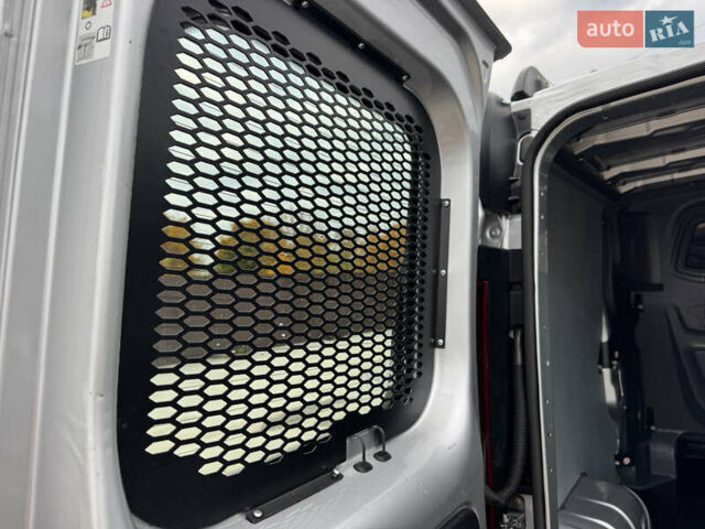 Серый Рено Трафик, объемом двигателя 2 л и пробегом 202 тыс. км за 23999 $, фото 18 на Automoto.ua