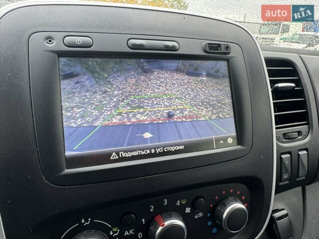 Серый Рено Трафик, объемом двигателя 2 л и пробегом 202 тыс. км за 23999 $, фото 16 на Automoto.ua