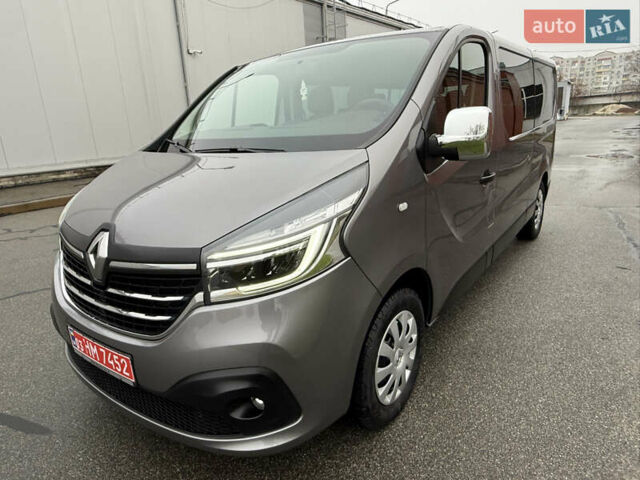 Серый Рено Трафик, объемом двигателя 2 л и пробегом 275 тыс. км за 24800 $, фото 49 на Automoto.ua