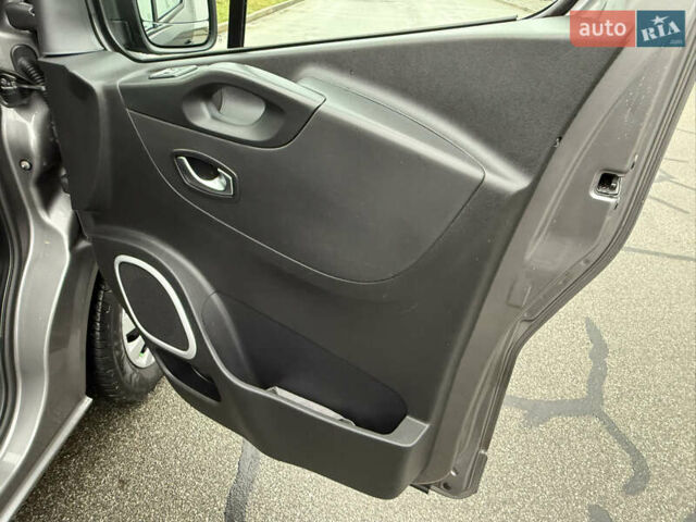 Серый Рено Трафик, объемом двигателя 2 л и пробегом 275 тыс. км за 24800 $, фото 32 на Automoto.ua