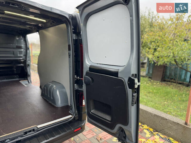Серый Рено Трафик, объемом двигателя 2 л и пробегом 209 тыс. км за 21800 $, фото 20 на Automoto.ua