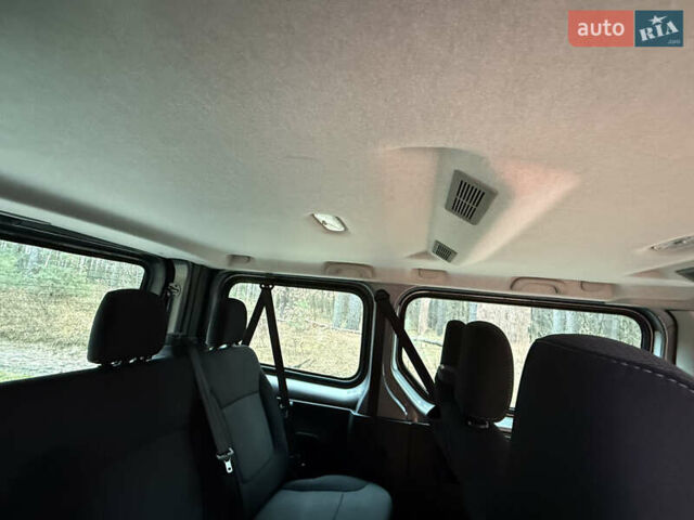 Серый Рено Трафик, объемом двигателя 2 л и пробегом 52 тыс. км за 28800 $, фото 42 на Automoto.ua
