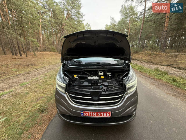 Серый Рено Трафик, объемом двигателя 2 л и пробегом 52 тыс. км за 28800 $, фото 64 на Automoto.ua