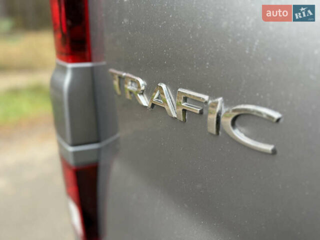 Серый Рено Трафик, объемом двигателя 2 л и пробегом 52 тыс. км за 28800 $, фото 50 на Automoto.ua