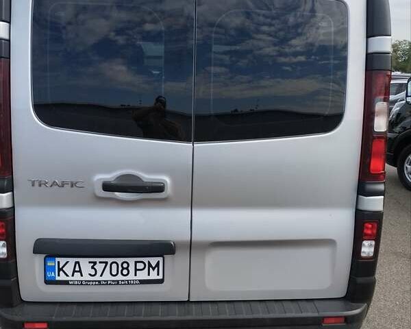 Серый Рено Трафик, объемом двигателя 2 л и пробегом 138 тыс. км за 22900 $, фото 2 на Automoto.ua