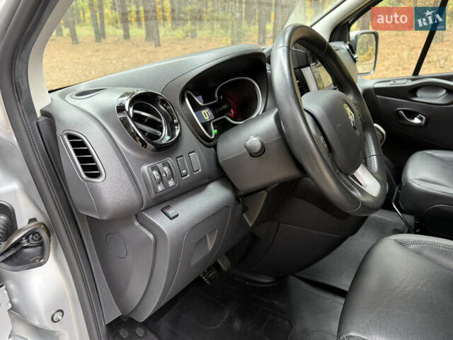 Сірий Рено Трафік, об'ємом двигуна 2 л та пробігом 135 тис. км за 34800 $, фото 46 на Automoto.ua