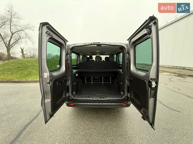 Серый Рено Трафик, объемом двигателя 2 л и пробегом 275 тыс. км за 24800 $, фото 43 на Automoto.ua