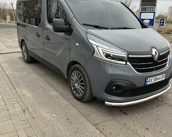 Серый Рено Трафик, объемом двигателя 2 л и пробегом 110 тыс. км за 25500 $, фото 1 на Automoto.ua