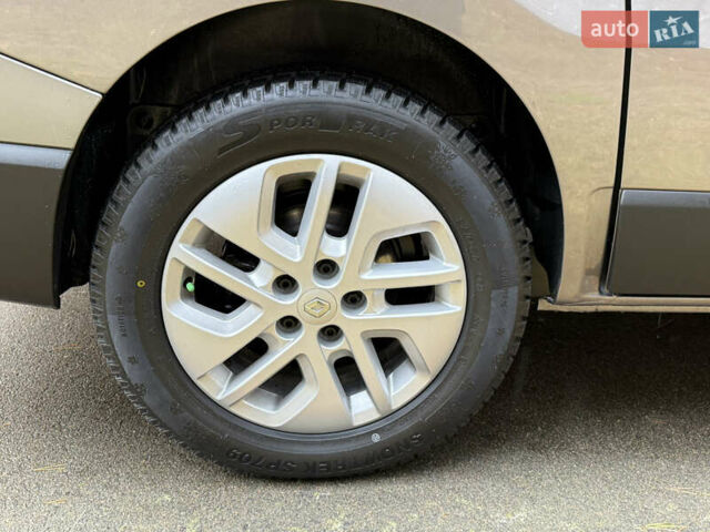 Серый Рено Трафик, объемом двигателя 2 л и пробегом 52 тыс. км за 28800 $, фото 18 на Automoto.ua