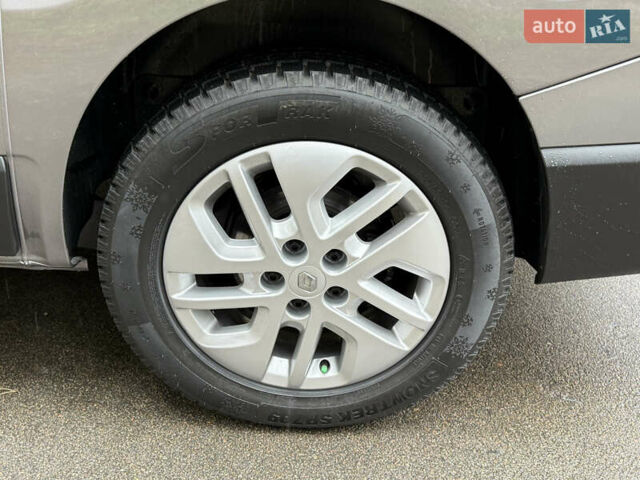 Серый Рено Трафик, объемом двигателя 2 л и пробегом 52 тыс. км за 28800 $, фото 19 на Automoto.ua