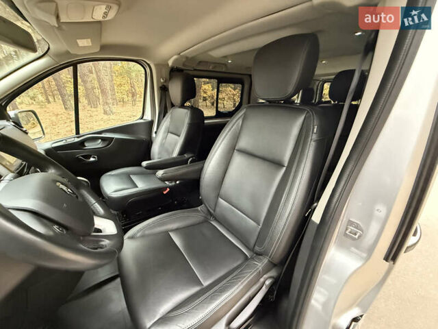 Сірий Рено Трафік, об'ємом двигуна 2 л та пробігом 135 тис. км за 34800 $, фото 48 на Automoto.ua