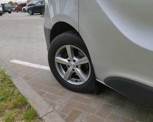 Серый Рено Трафик, объемом двигателя 2 л и пробегом 212 тыс. км за 16300 $, фото 6 на Automoto.ua