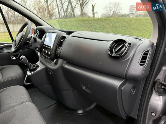 Серый Рено Трафик, объемом двигателя 2 л и пробегом 275 тыс. км за 24800 $, фото 34 на Automoto.ua