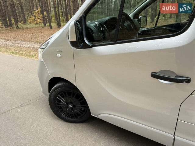 Сірий Рено Трафік, об'ємом двигуна 2 л та пробігом 135 тис. км за 34800 $, фото 39 на Automoto.ua