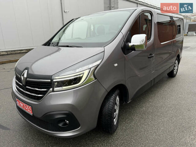 Серый Рено Трафик, объемом двигателя 2 л и пробегом 275 тыс. км за 24800 $, фото 22 на Automoto.ua