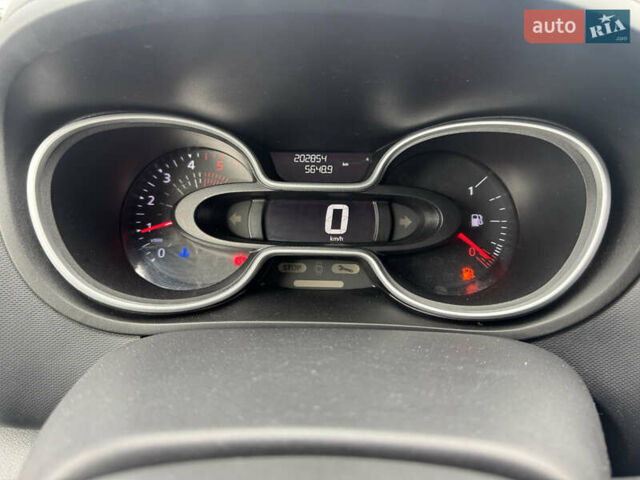 Серый Рено Трафик, объемом двигателя 2 л и пробегом 202 тыс. км за 23999 $, фото 15 на Automoto.ua