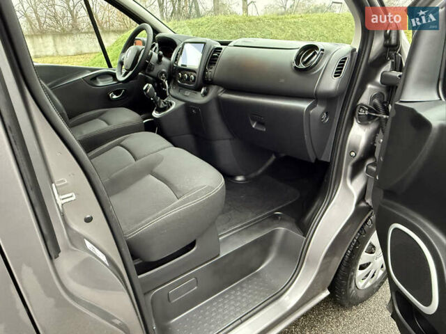 Серый Рено Трафик, объемом двигателя 2 л и пробегом 275 тыс. км за 24800 $, фото 31 на Automoto.ua