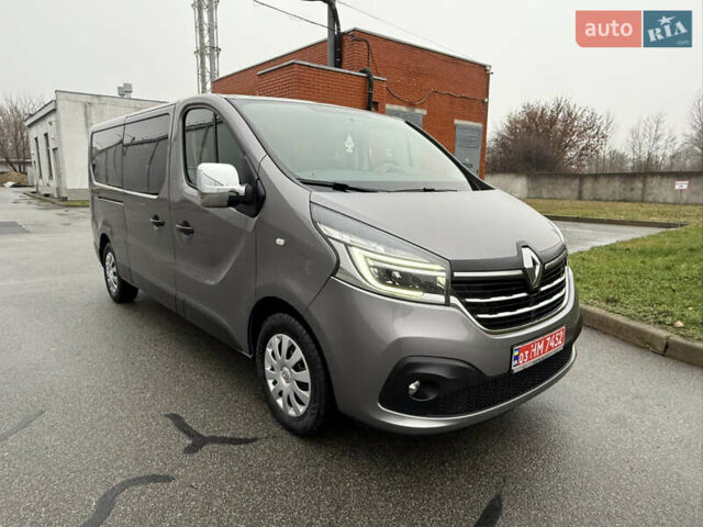 Серый Рено Трафик, объемом двигателя 2 л и пробегом 275 тыс. км за 24800 $, фото 1 на Automoto.ua