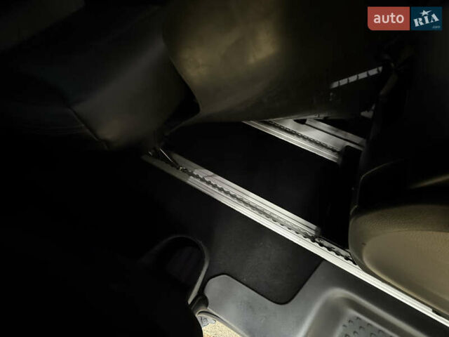 Сірий Рено Трафік, об'ємом двигуна 2 л та пробігом 135 тис. км за 34800 $, фото 87 на Automoto.ua