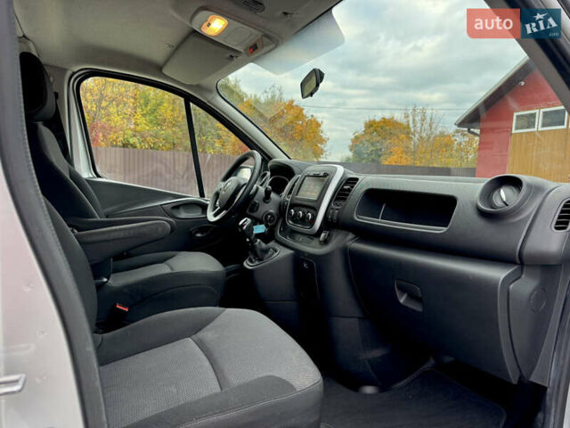 Серый Рено Трафик, объемом двигателя 2 л и пробегом 202 тыс. км за 23999 $, фото 11 на Automoto.ua