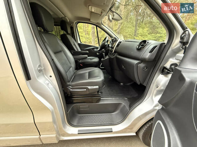 Сірий Рено Трафік, об'ємом двигуна 2 л та пробігом 135 тис. км за 34800 $, фото 73 на Automoto.ua