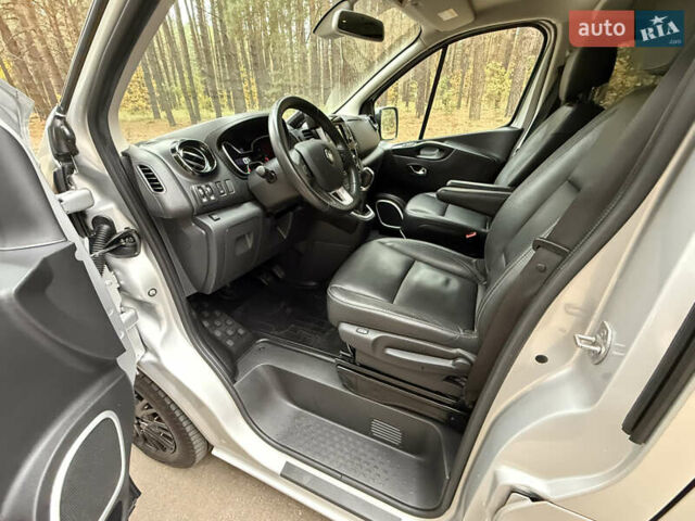 Сірий Рено Трафік, об'ємом двигуна 2 л та пробігом 135 тис. км за 34800 $, фото 44 на Automoto.ua