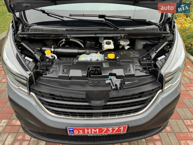 Серый Рено Трафик, объемом двигателя 2 л и пробегом 209 тыс. км за 21800 $, фото 51 на Automoto.ua