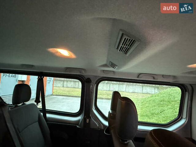 Серый Рено Трафик, объемом двигателя 2 л и пробегом 275 тыс. км за 24800 $, фото 39 на Automoto.ua
