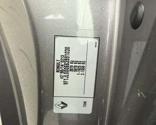 Серый Рено Трафик, объемом двигателя 2 л и пробегом 275 тыс. км за 24800 $, фото 36 на Automoto.ua