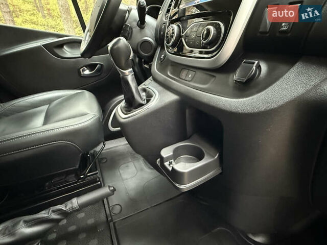 Сірий Рено Трафік, об'ємом двигуна 2 л та пробігом 135 тис. км за 34800 $, фото 80 на Automoto.ua