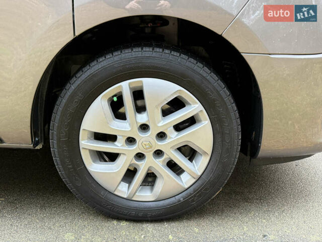 Серый Рено Трафик, объемом двигателя 2 л и пробегом 52 тыс. км за 28800 $, фото 17 на Automoto.ua