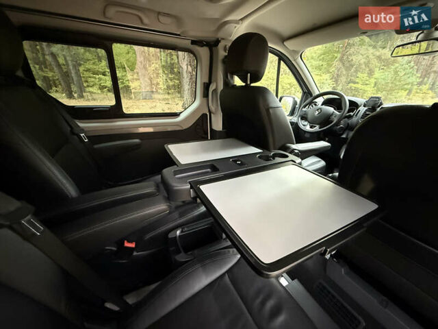 Сірий Рено Трафік, об'ємом двигуна 2 л та пробігом 135 тис. км за 34800 $, фото 94 на Automoto.ua