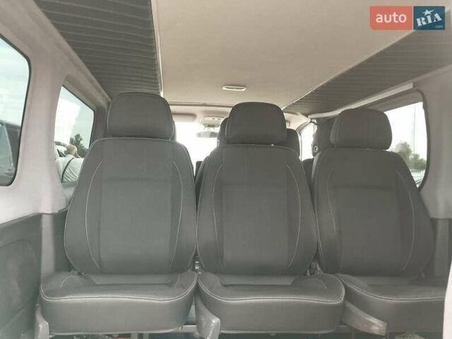 Серый Рено Трафик, объемом двигателя 2 л и пробегом 138 тыс. км за 22900 $, фото 1 на Automoto.ua