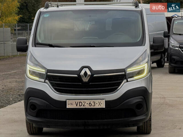 Серый Рено Трафик, объемом двигателя 2 л и пробегом 202 тыс. км за 23999 $, фото 3 на Automoto.ua