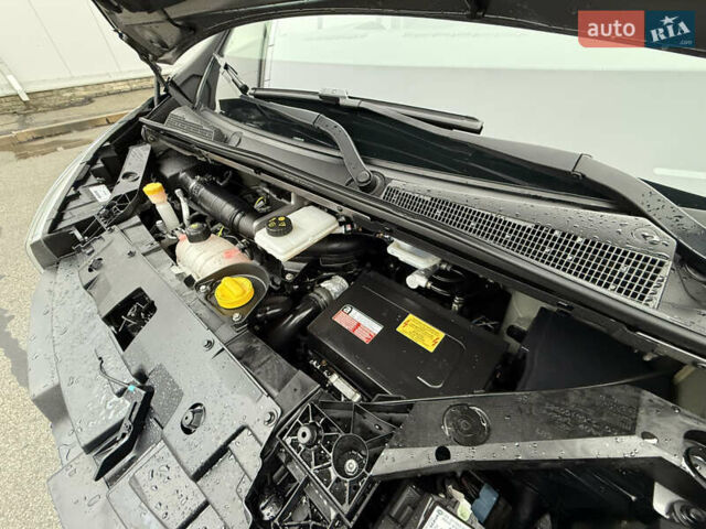 Серый Рено Трафик, объемом двигателя 2 л и пробегом 275 тыс. км за 24800 $, фото 46 на Automoto.ua