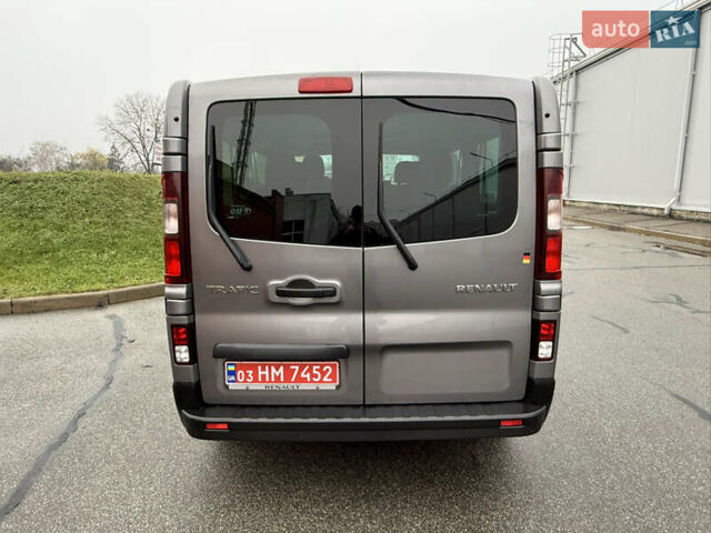 Серый Рено Трафик, объемом двигателя 2 л и пробегом 275 тыс. км за 24800 $, фото 52 на Automoto.ua