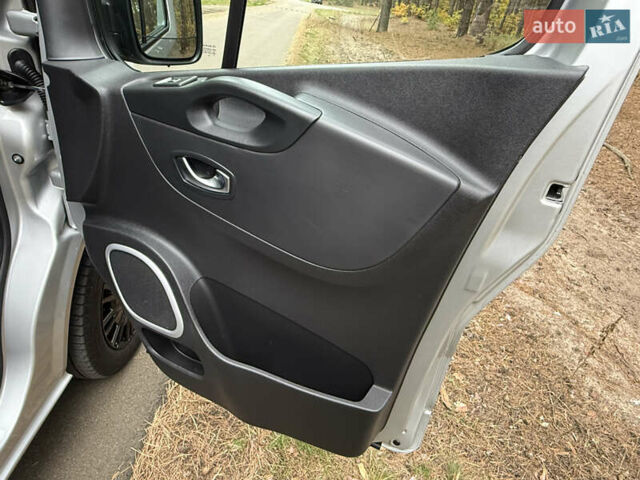 Сірий Рено Трафік, об'ємом двигуна 2 л та пробігом 135 тис. км за 34800 $, фото 71 на Automoto.ua