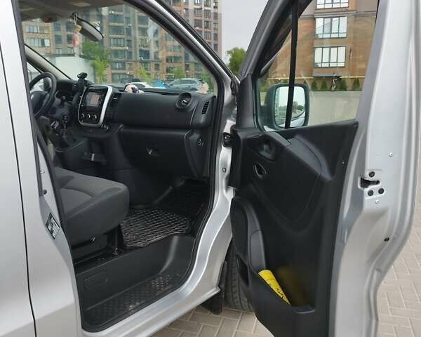 Серый Рено Трафик, объемом двигателя 2 л и пробегом 212 тыс. км за 16300 $, фото 20 на Automoto.ua