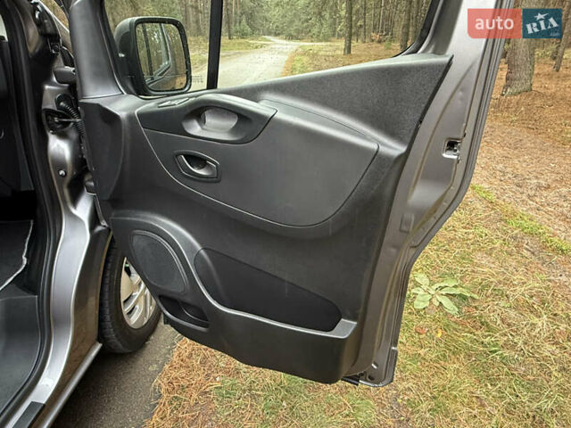 Серый Рено Трафик, объемом двигателя 2 л и пробегом 52 тыс. км за 28800 $, фото 35 на Automoto.ua