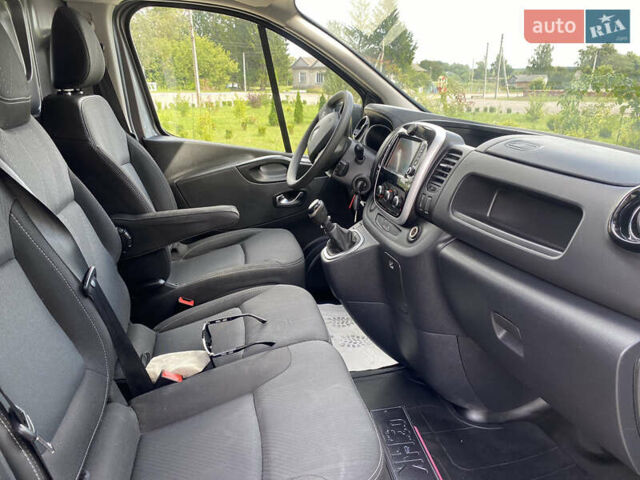 Серый Рено Трафик, объемом двигателя 2 л и пробегом 245 тыс. км за 17500 $, фото 23 на Automoto.ua